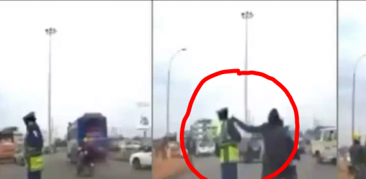 Police Officers Mobile Phone snatched in broad daylight